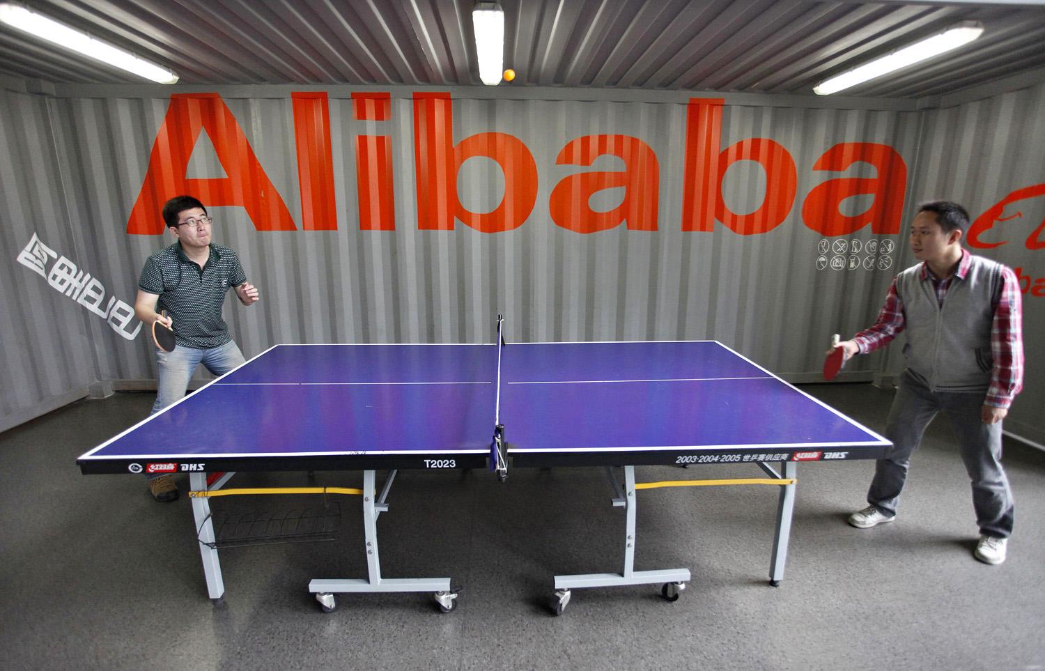 Ketten az Alibaba 21 ezer dolgozójából.Állóképességre ezután is szükség lesz.
