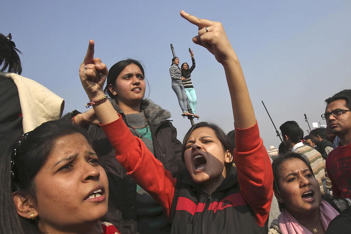 Egy tavalyelőtti tüntetés, amelyet a delhi orvostonhallgató lány megerőszakolása miatt tartottak. A harag nem csillapodik