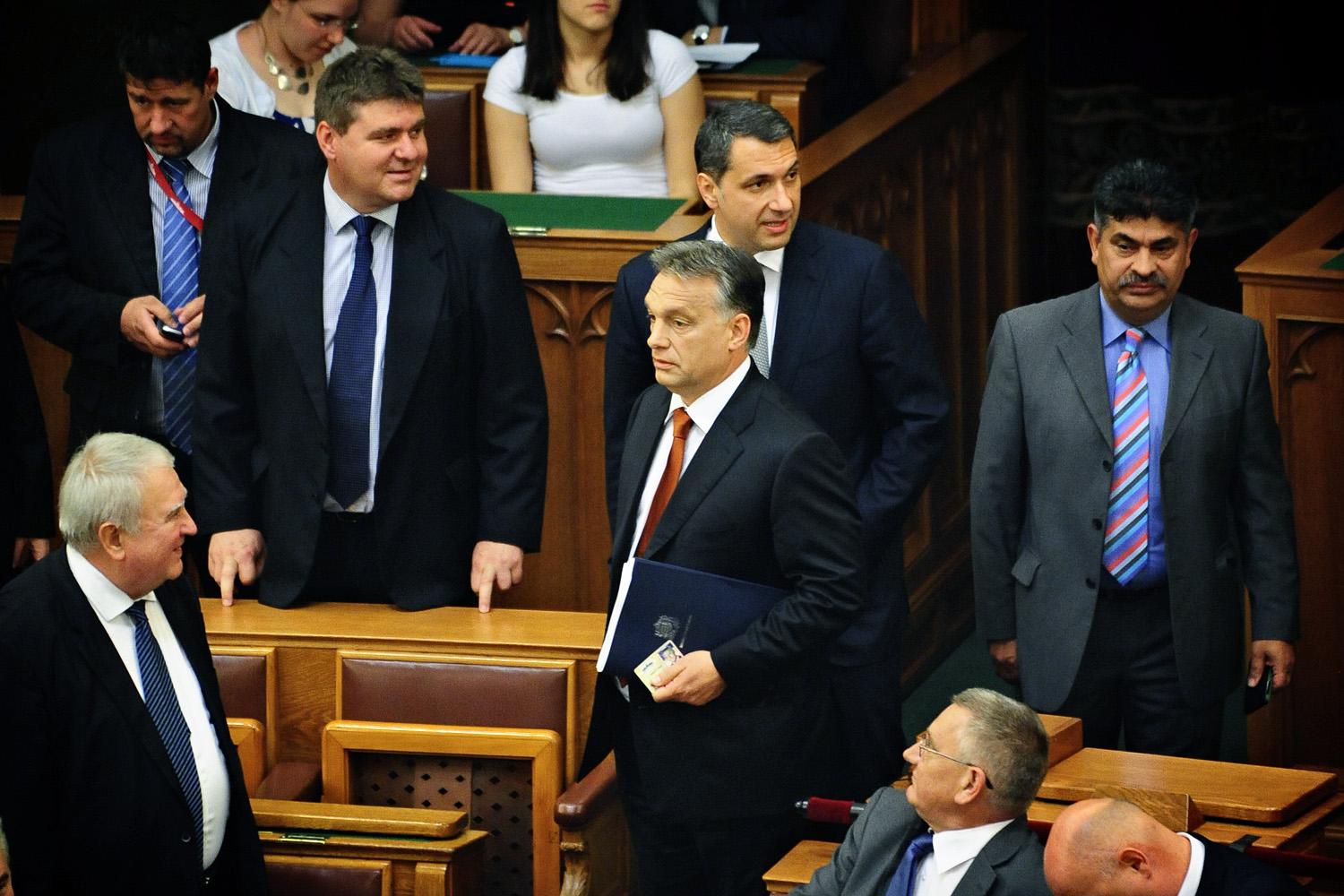 Orbán belejt