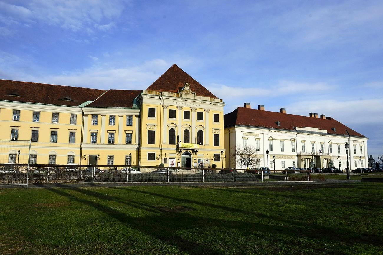 A Karmelita kolostor épülete és a Sándor-palota