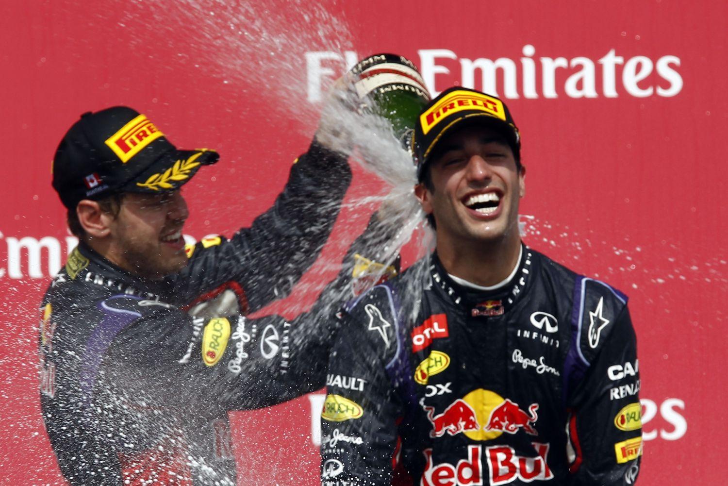 Ricciardo kap pezsgőfürdőt világbajnok csapattársától