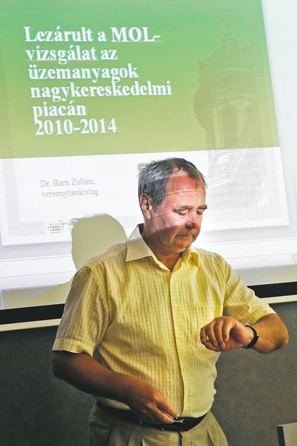 Bara Zoltán a döntést ismertető sajtótájékoztatón
