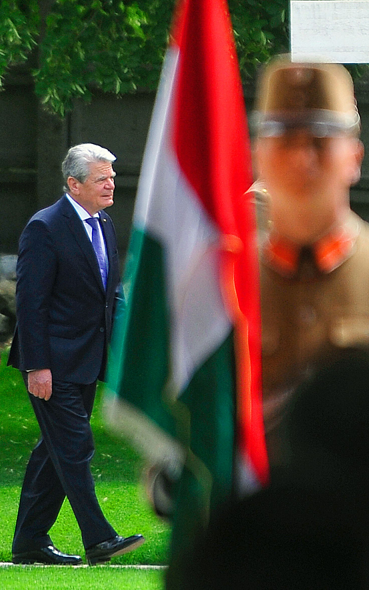 Joachim Gauck a Rákoskeresztúri új köztemetőben