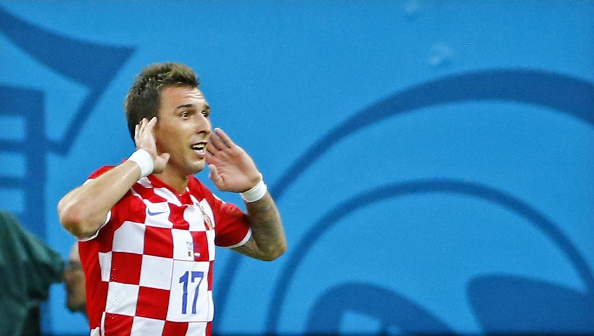 Nem hallom!!! Mandzukic ünnepli a horvátok harmadik gólját Kamerun ellen