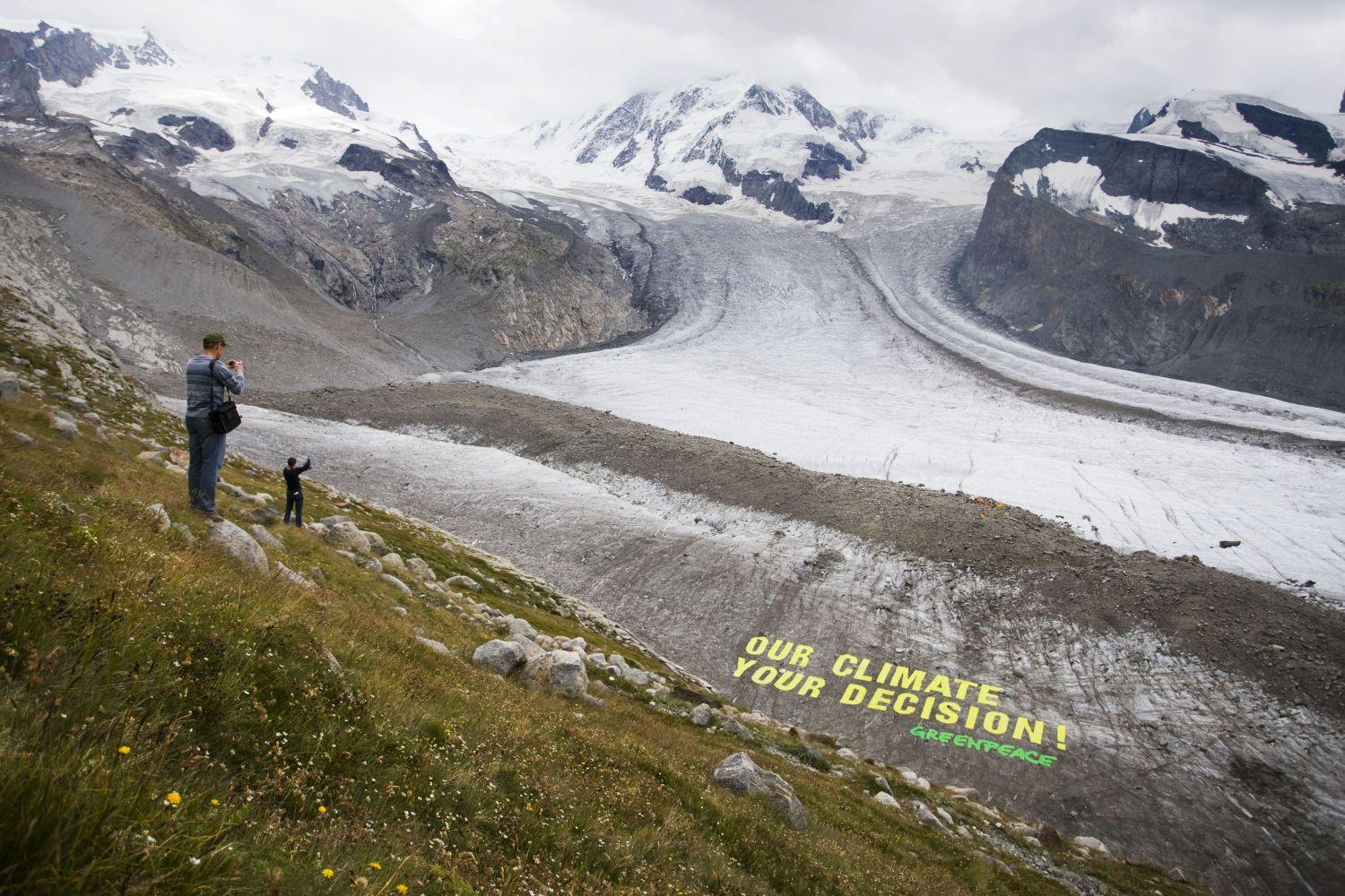 A mi klímánk, a te döntésed - figyelmeztetnek aktivisták a svájci Gomer-gleccsernél