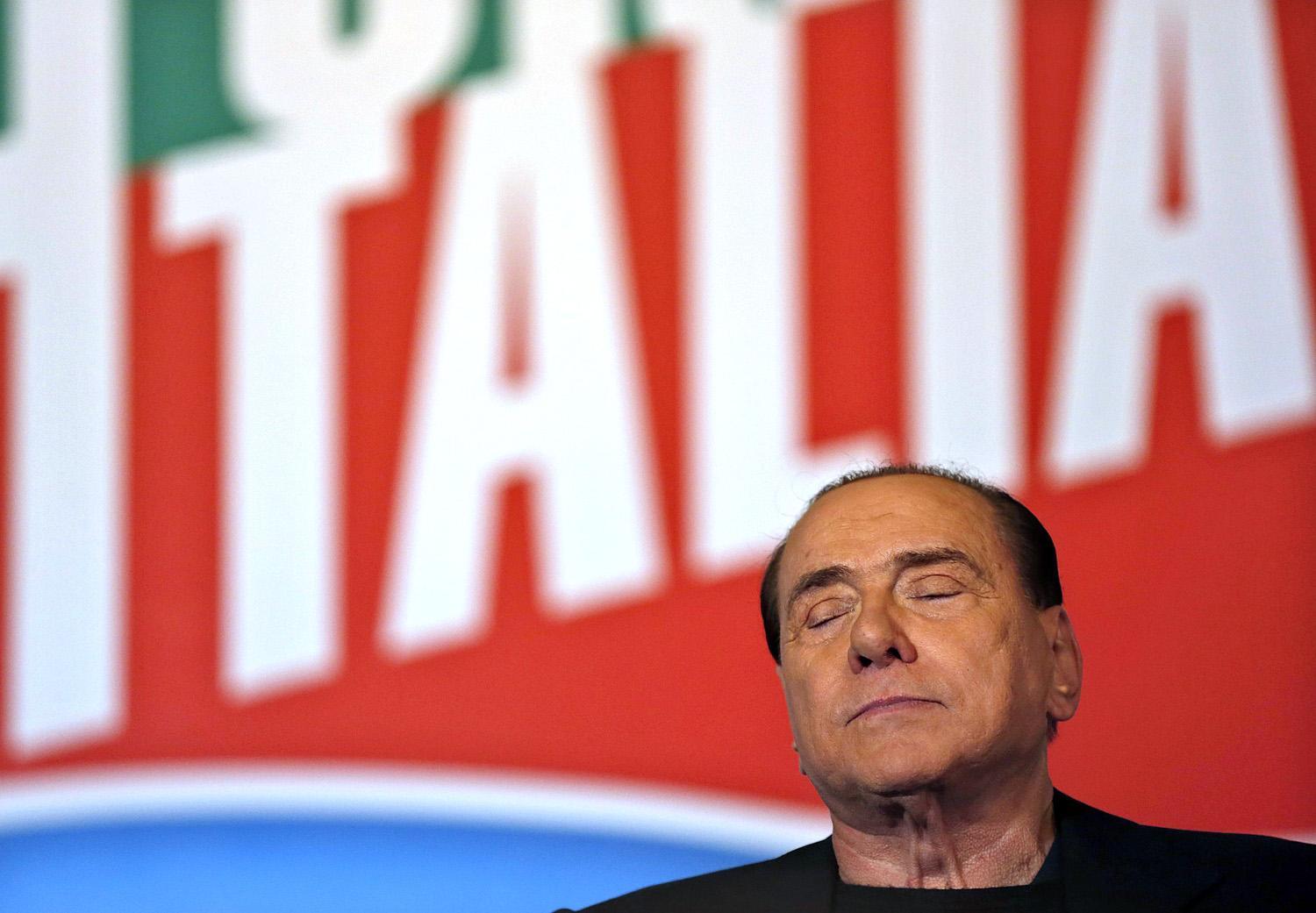 Silvio Berlusconi ellen se szeri, se száma a korrupciós és hatalmi visszaélési ügyeknek