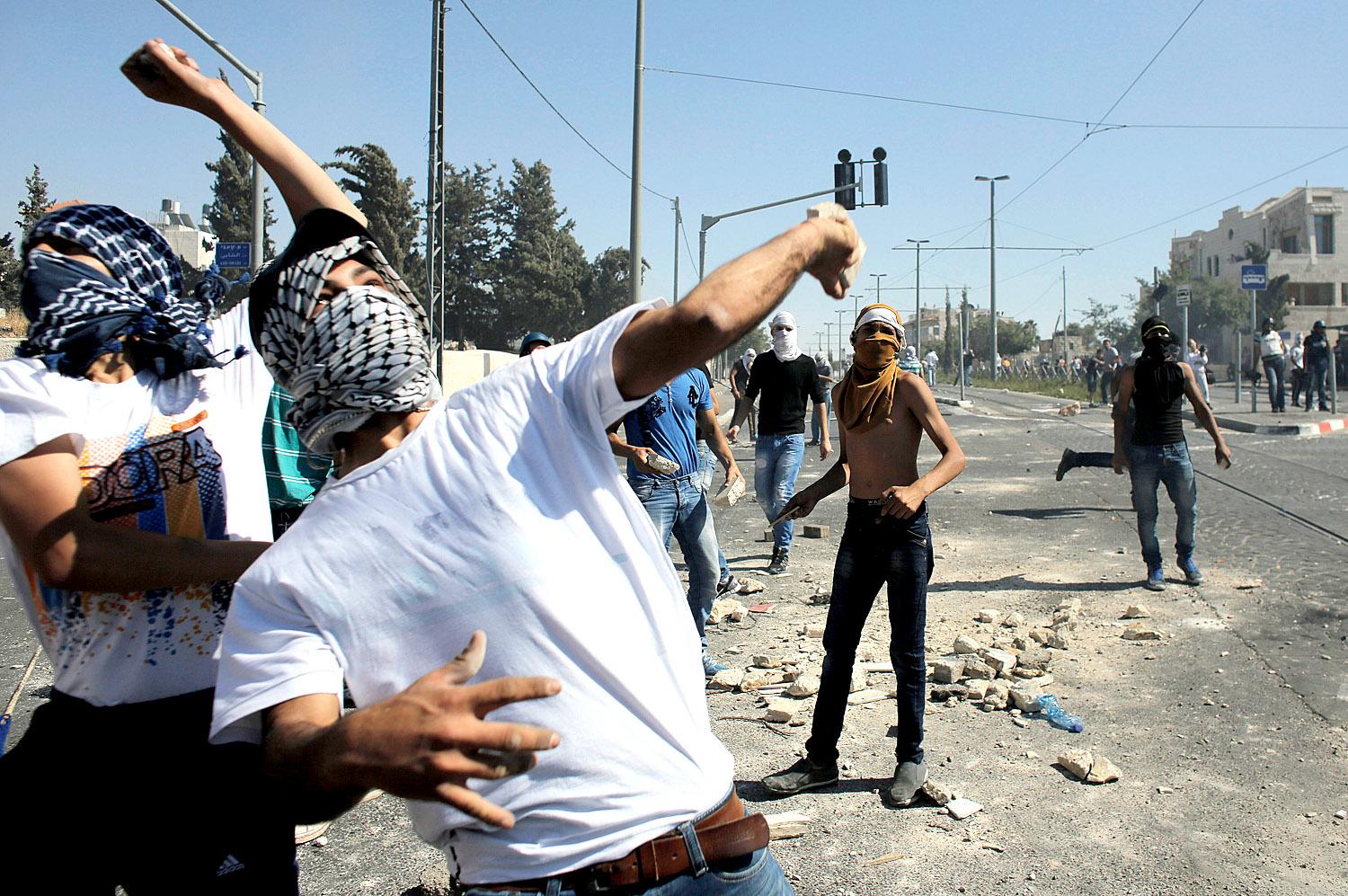 Palesztin szélsőségesek támadnak az izraeli rendőrségre Jeruzsálemben