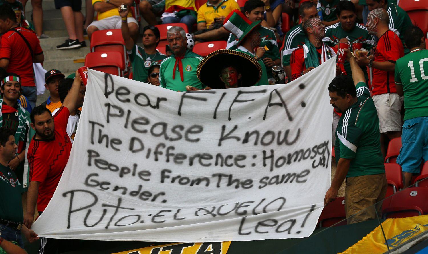 Mexikói drukkerek próbálják a FIFA-nak magyarázni rigmusukat