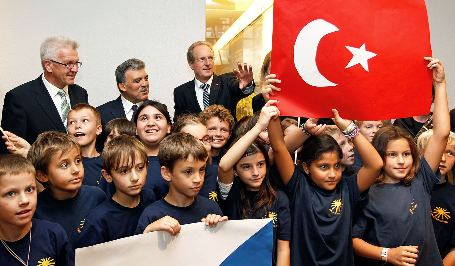 Egyenlő esély a gyerekeknek: Kretschmann baden-württembergi miniszterelnök, Gül török államfő és Schuster stuttgarti főpolgármester