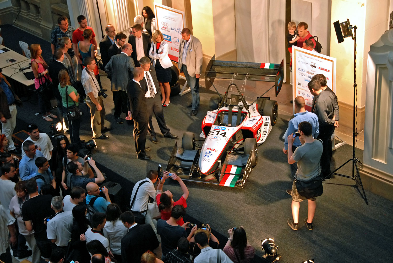 A BME Formula Racing Team villanyversenyautó premierje
