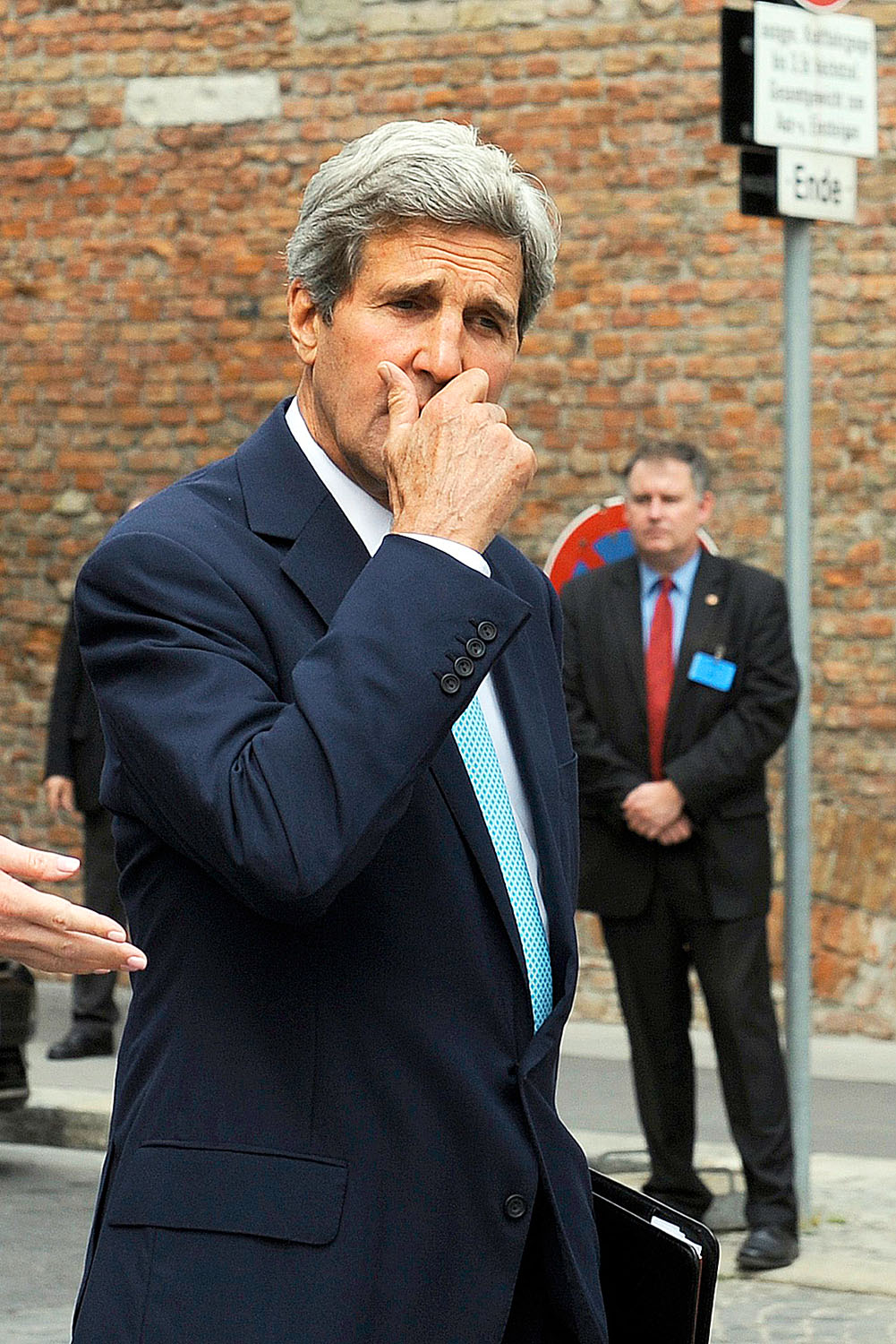 John Kerry amerikai külügyminiszter nyilatkozik a sajtónak Bécsben