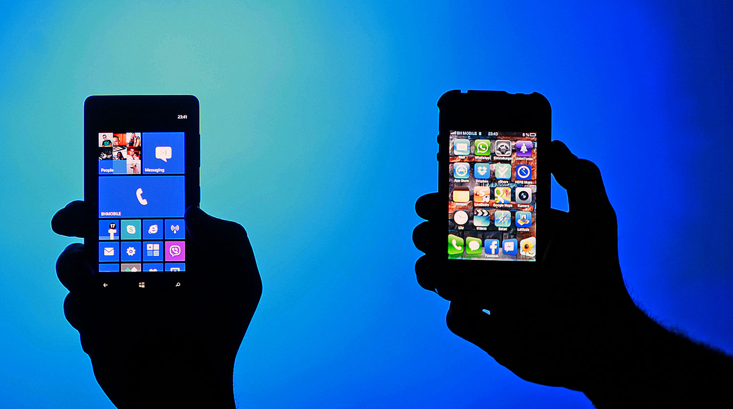 Egy Nokia és egy iPhone 4. Jöhet a helycsere?