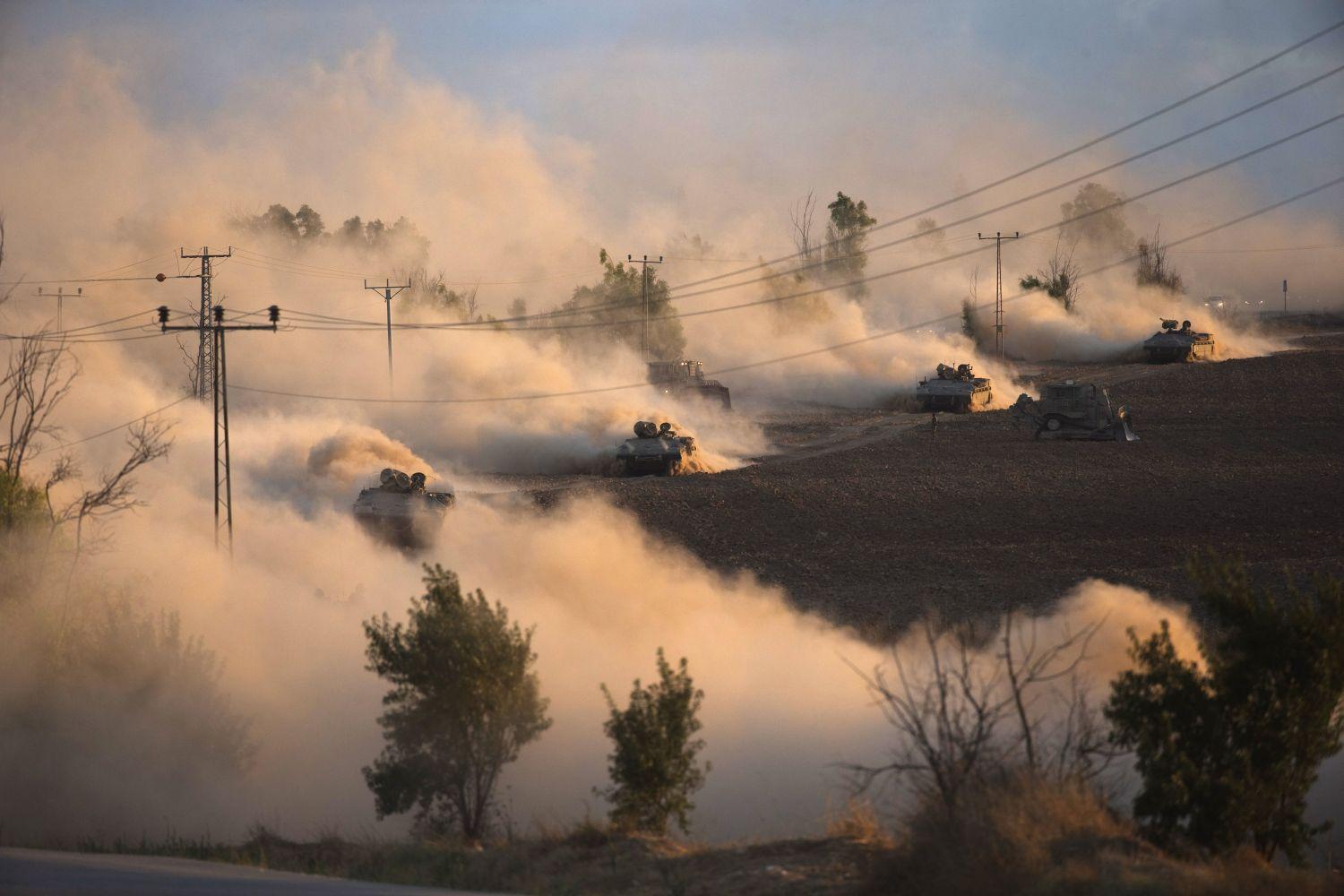 Izraeli tankok vonulnak Gáza felé