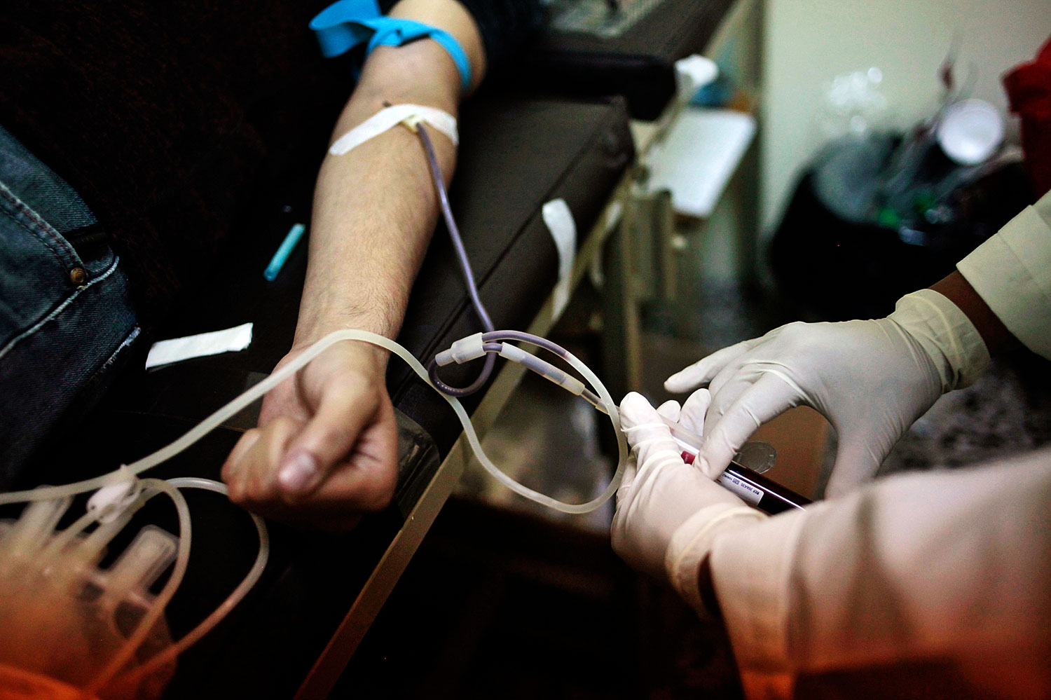 Vérmintát vesznek egy donortól. Kockázatos-e?
