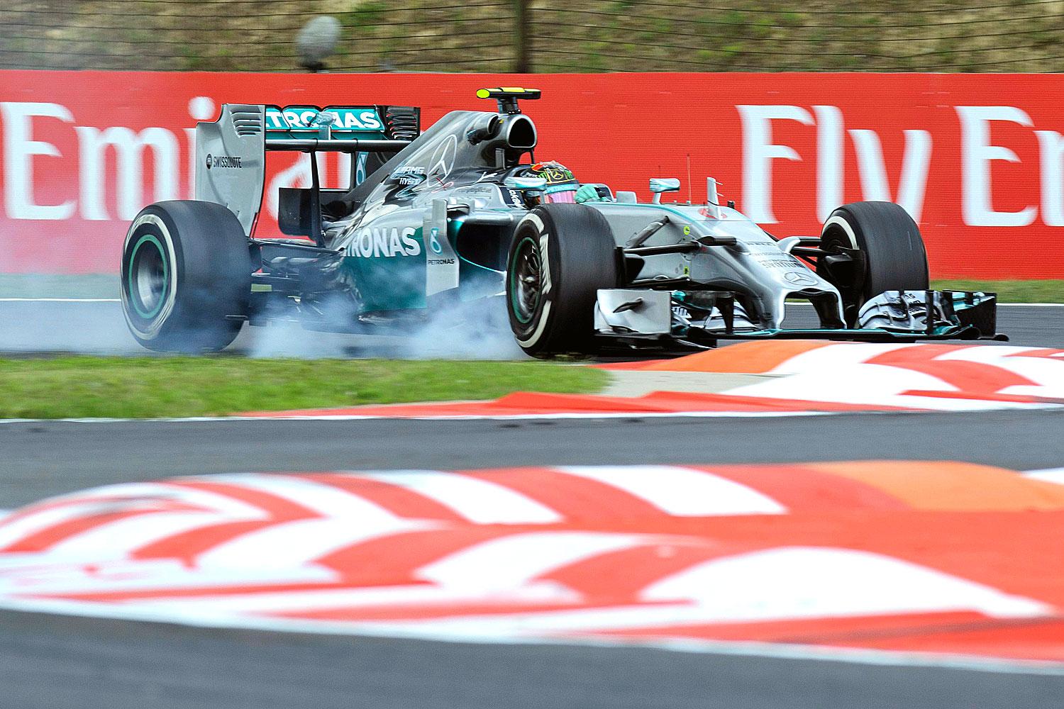 A későbbi győztes Nico Rosberg a Magyar Nagydíj időmérő edzésén