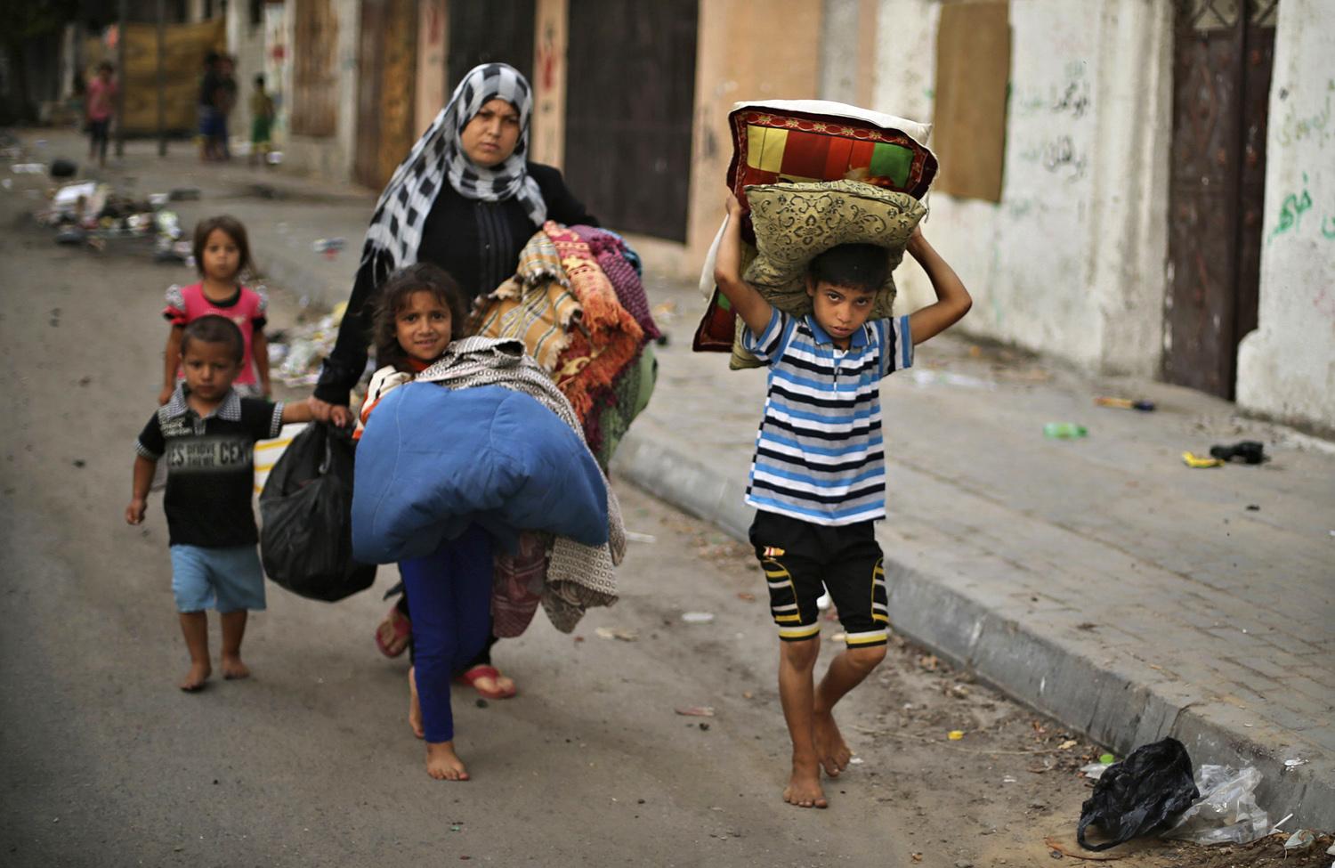 Az izraeli hadsereg teljes városnegyedek azonnali elhagyására szólította fel a gázai lakosságot