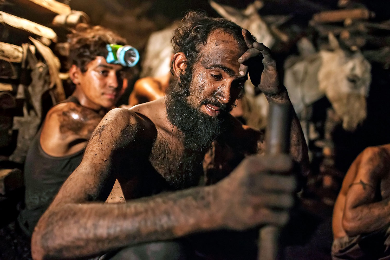 Már nem rabszolgák, de majdnem. Napi két és fél dollárért dolgozó pakisztáni bányászok