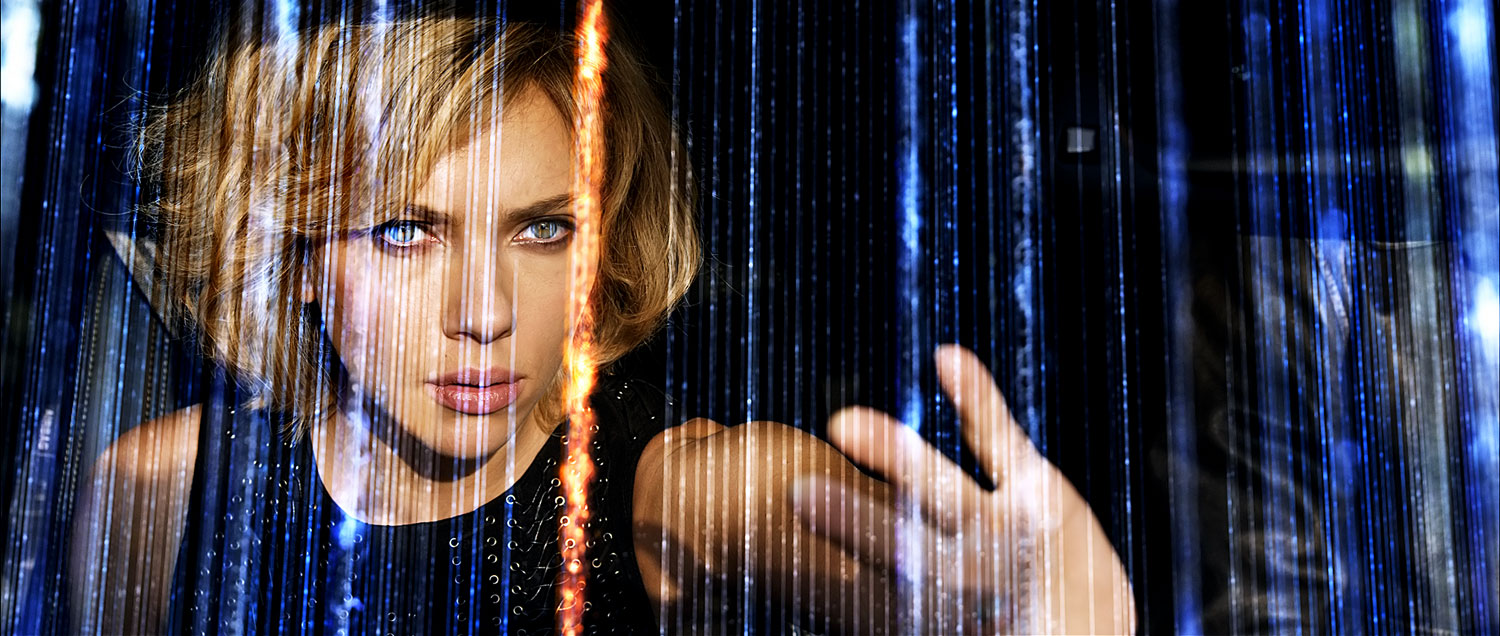 Az elbűvölő Scarlett Johansson az ügyes bűvésztrükkben