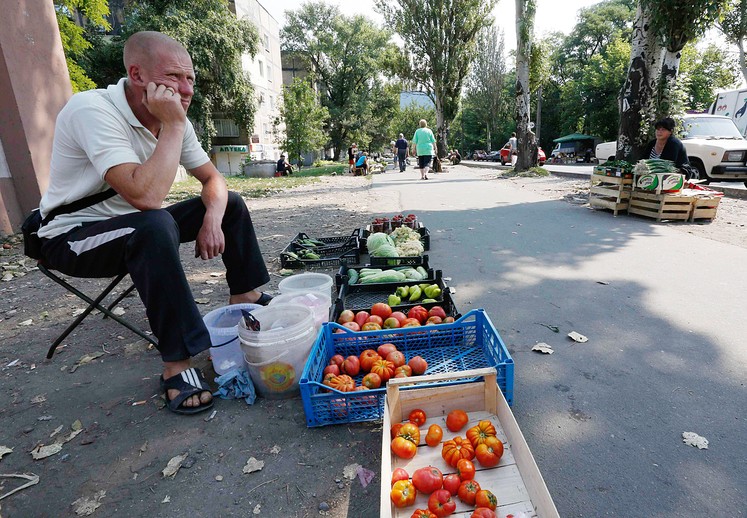 Donyecki paradicsomárus. A szomszéd Luganszkban hetek óta humanitárius katasztrófa van. Nincs élelem, víz és áram sem