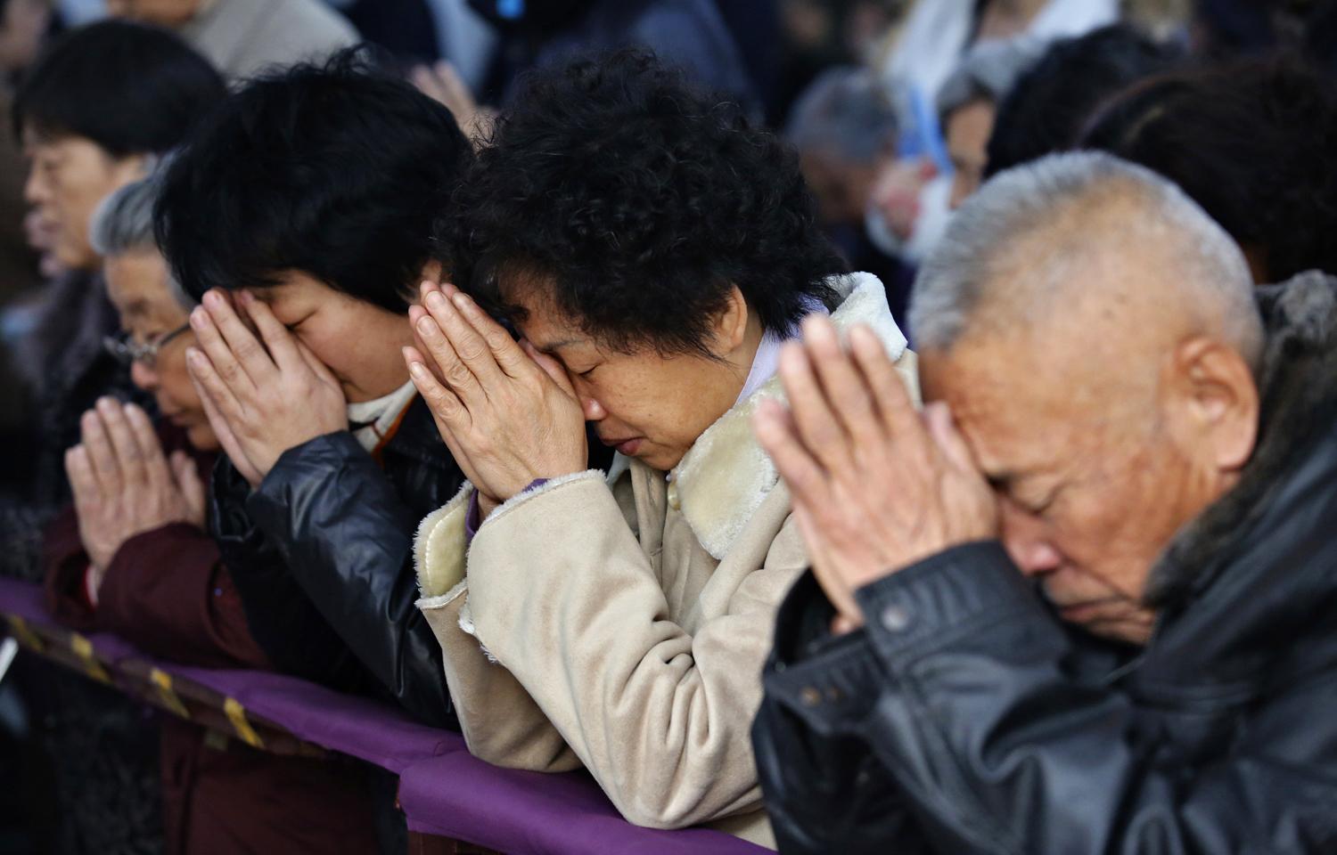 Egy rejtőzködő római katolikus közösség imája Kínában