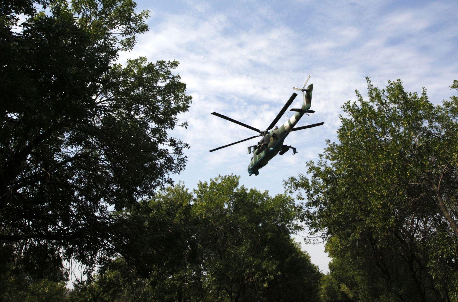 Az ukrán hadsereg egyik Mi-24-es helikoptere pénteken Kramatorszk felett. Nem az első, amelyet a szeparatistáknak sikerül kilőniük