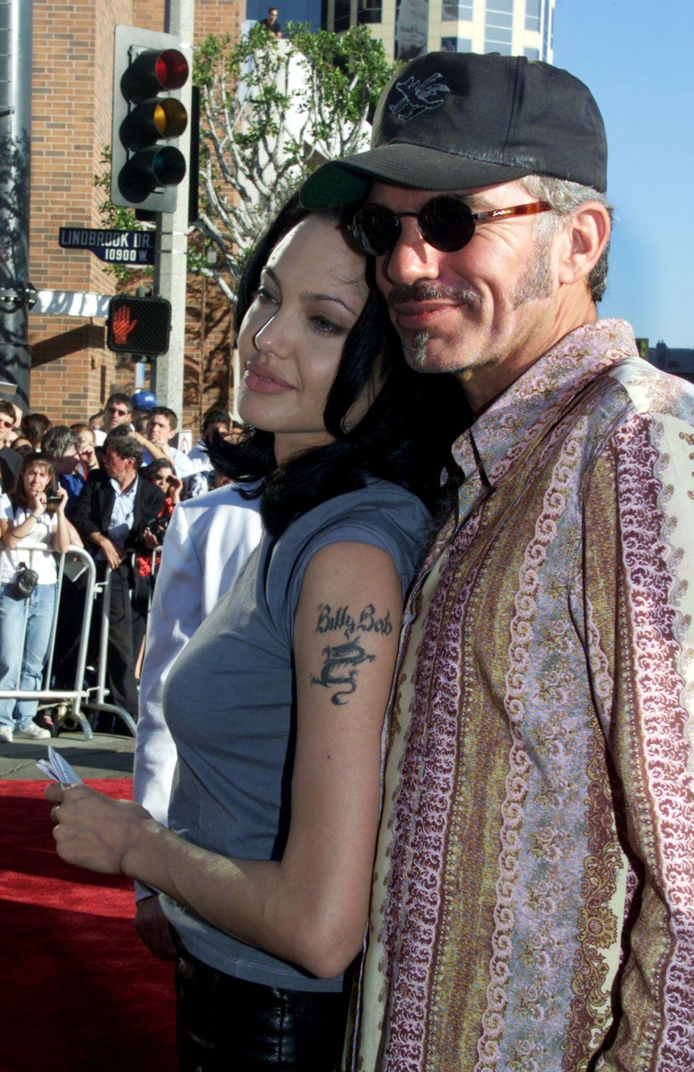 Angelina Jolie volt férje nevét sokáig viselte magán