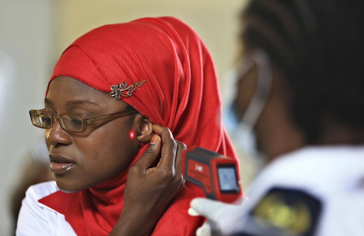 Ebolára szűrik az utasokat Abuja repterén