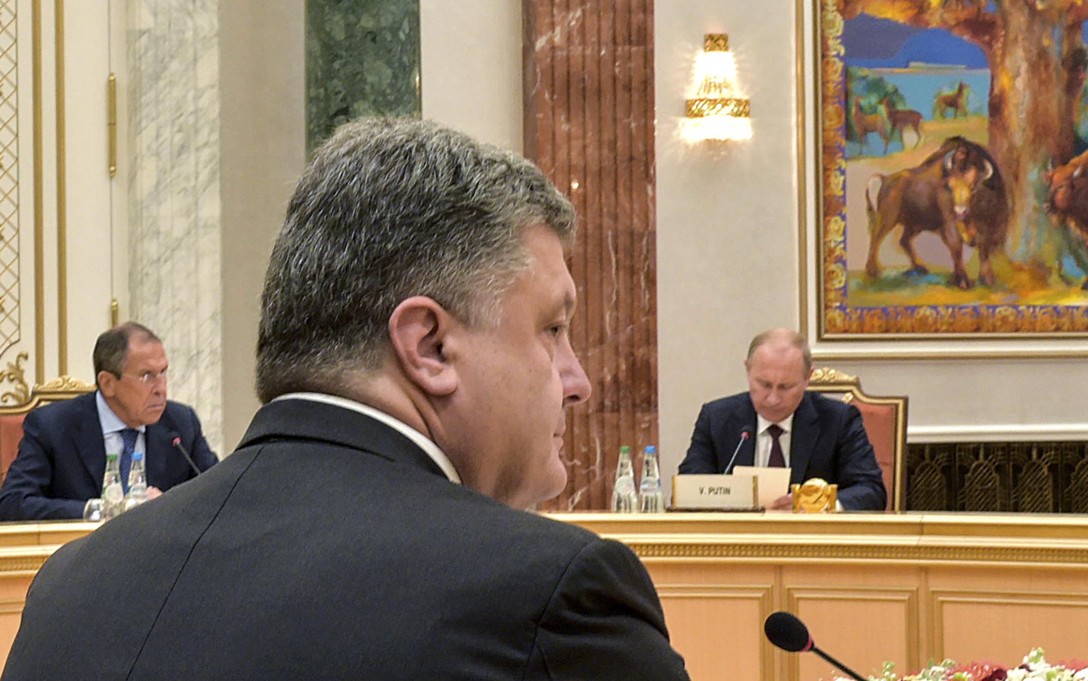 Petro Porosenko ukrán és Vlagyimir Putyin orosz elnök a minszki tárgyalásokon. Még a Krím is alku tárgya