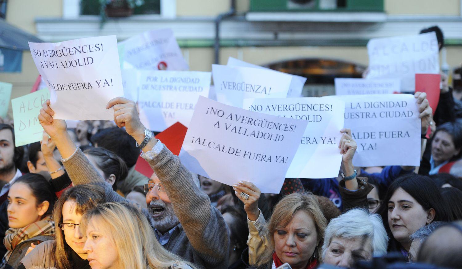Riva már évek óta borzolja a kedélyeket a ahímsovinistzta akijelentéseivel. 2010-ben azért tüntettek ellene, mert az akkori egészségügyi miniszterre, Leire Pajinra tett sértő megjegyzéseket
