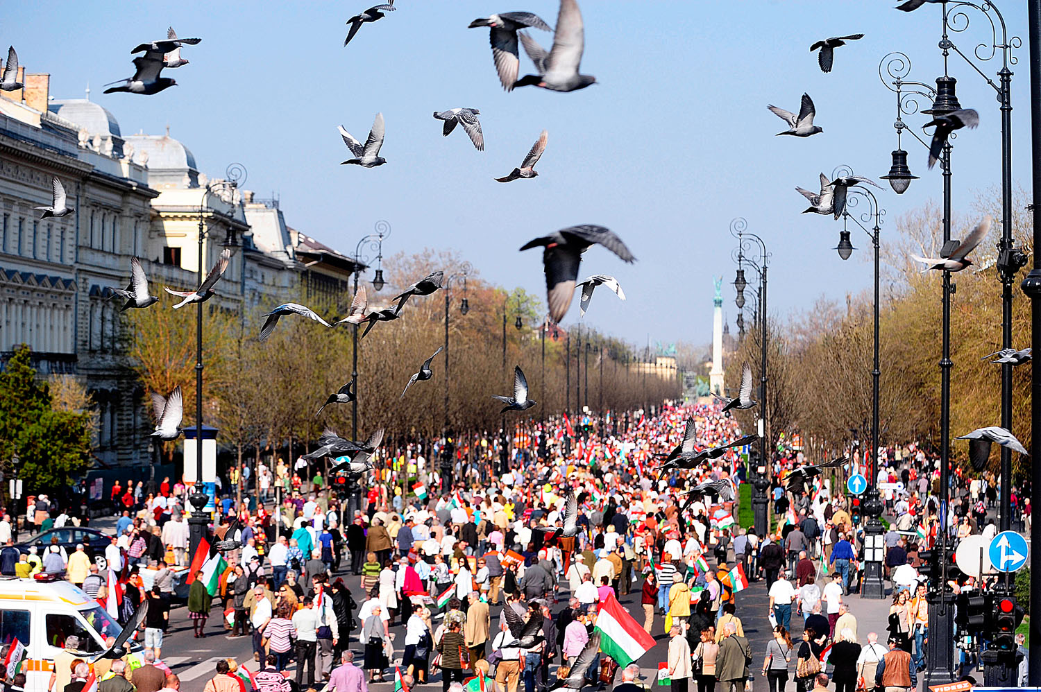 2014. március 29. A Cöf demonstrációja. A „csábítható emberek” „békemenete”
