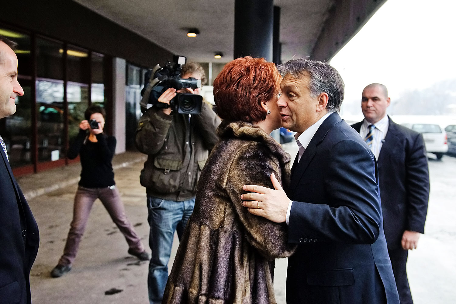 Székyné Sztrémi Melinda polgármester 2012-ben fogadja a nagyot mondó kormányfőt
