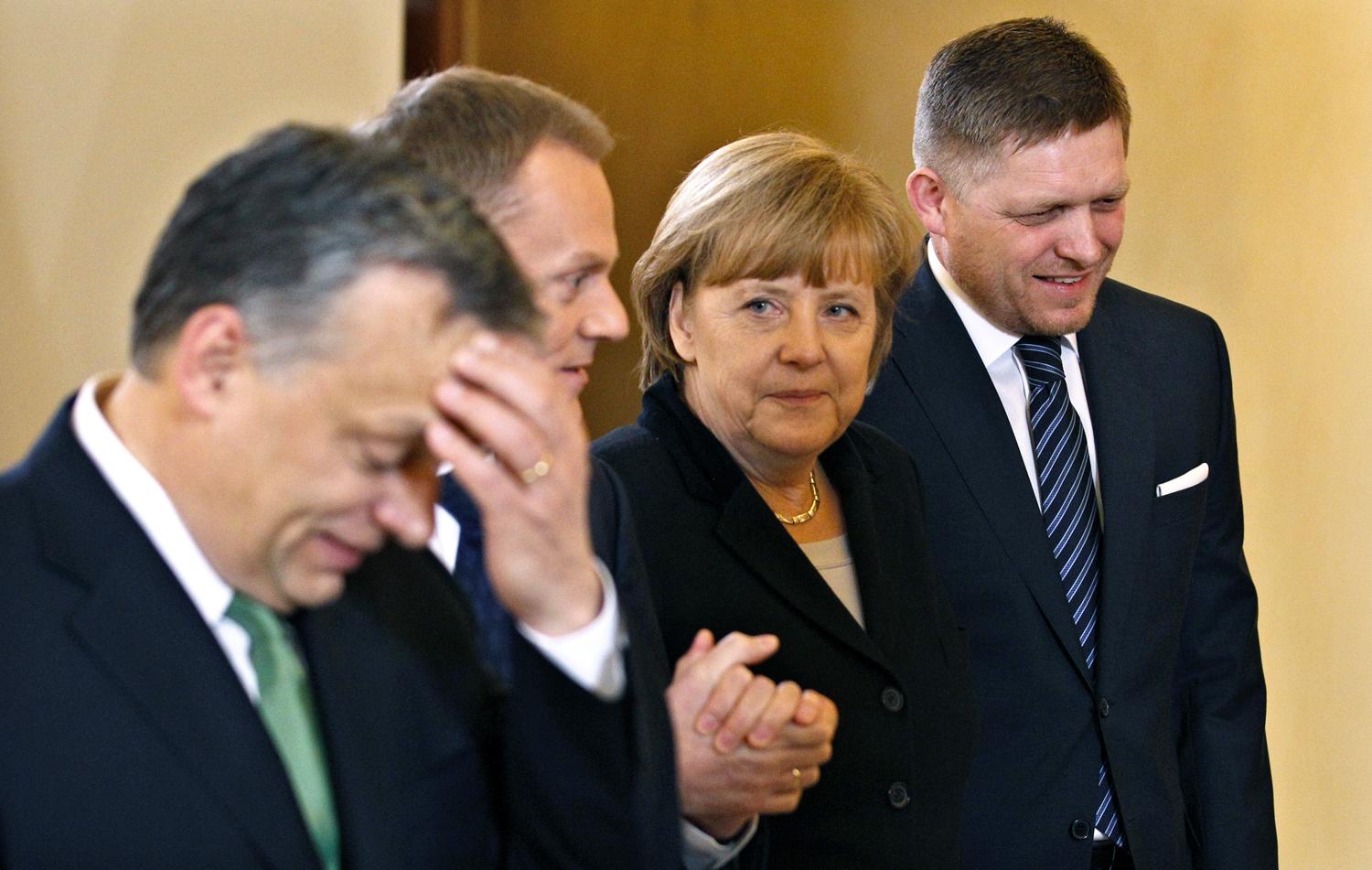 Merkel Tusk vendégeként Orbánnal és Ficóval - alapjaiban különböző viszonyok