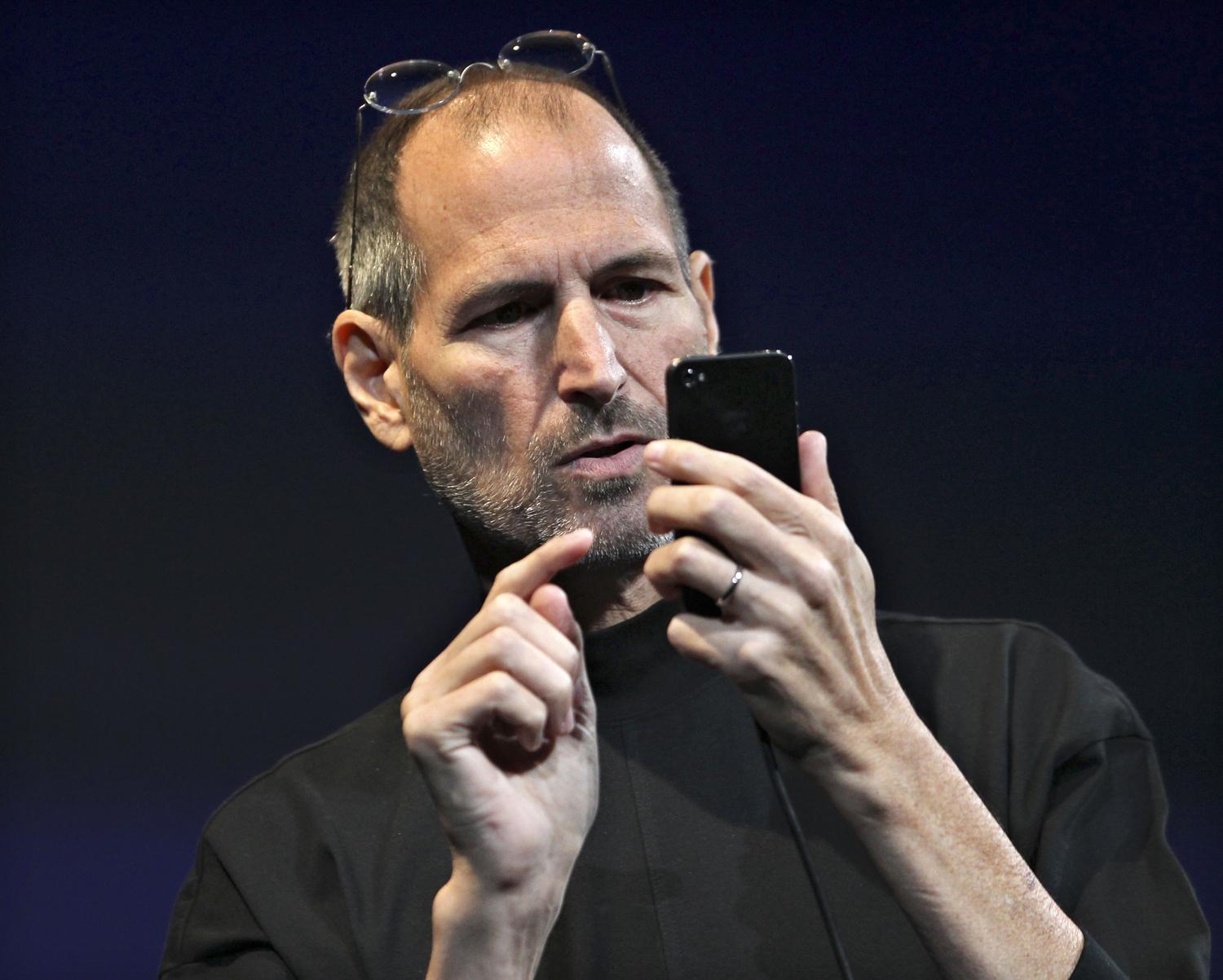 Steve Jobs a 4-es iPhone-nal 2010 júniusában
