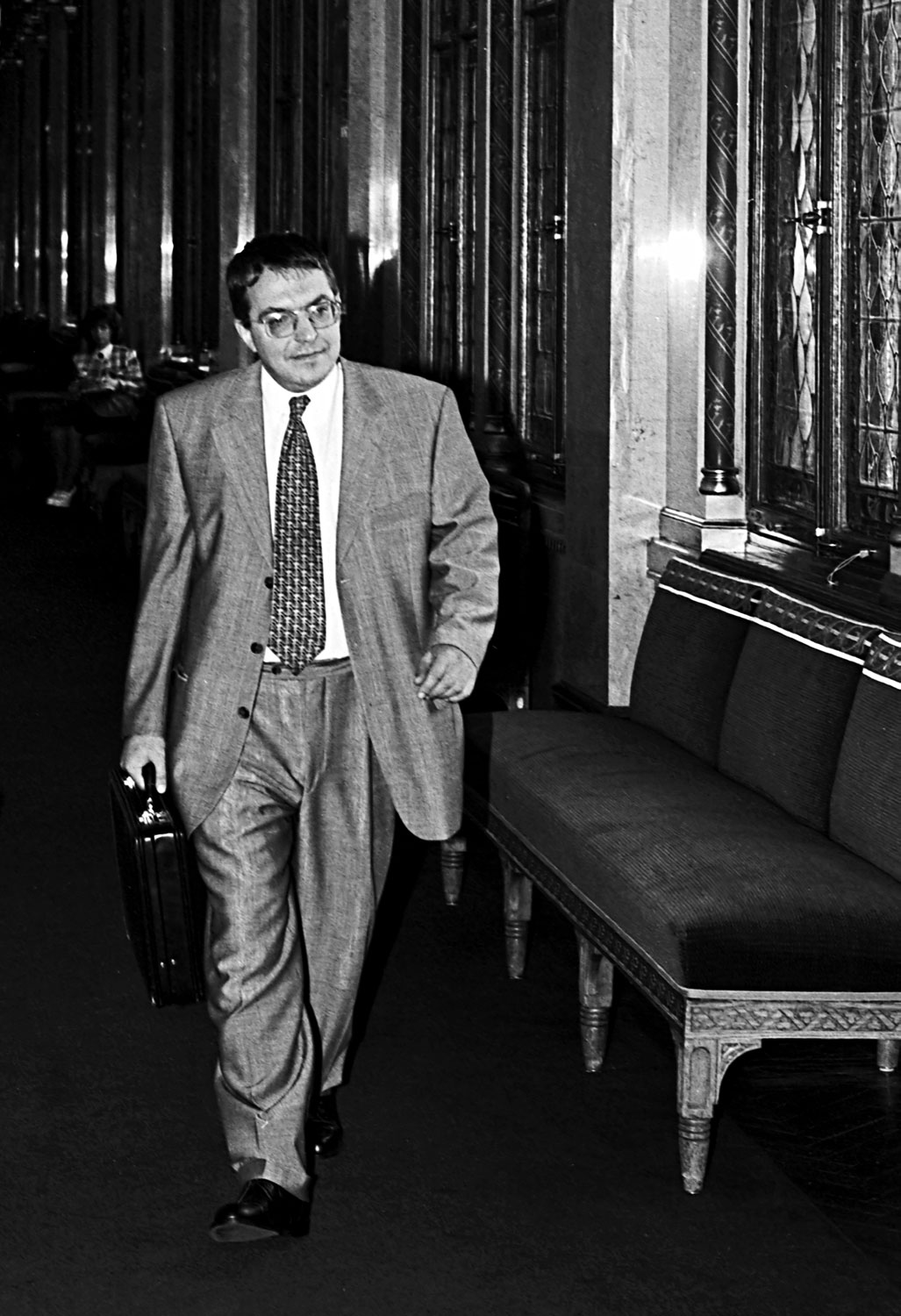 1998: leendő APEH-elnök a Parlament folyosóján