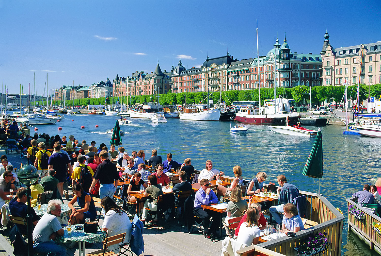 A stockholmi Strandvagen. Még jobb életre vágynak