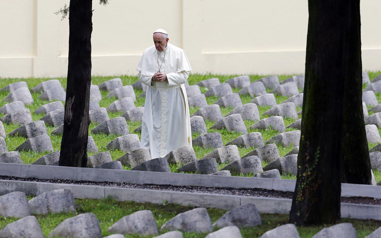 Osztrák-magyar temetőt látogatott meg a pápa