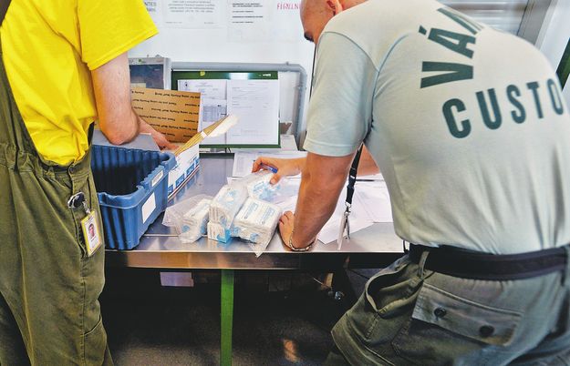 Külföldről érkezett gyanús gyógyszercsomagokat foglalnak le a Liszt Ferenc repülőtéren