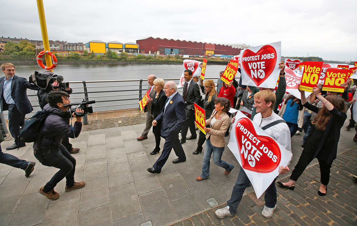 „Nem” szavazat mellett kampányolók felvonulása Glasgow-ban