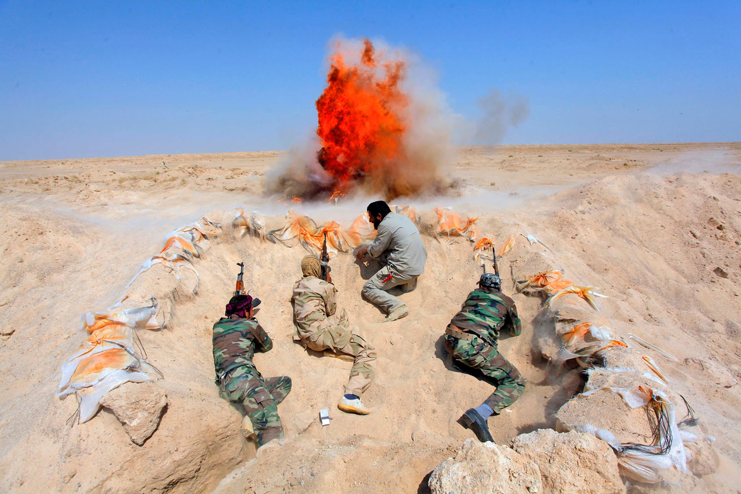 Sivatagi gyakorlat Nadzsefnél: az IS ellen készülnek
