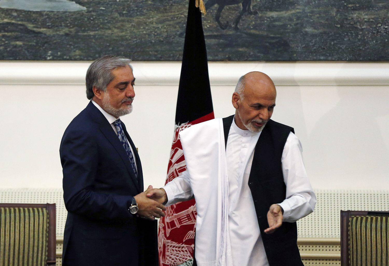Abdullah és Gáni a megállapodás aláírása után. A volt pénzügyminiszter veszített, de polgárháború nem lesz