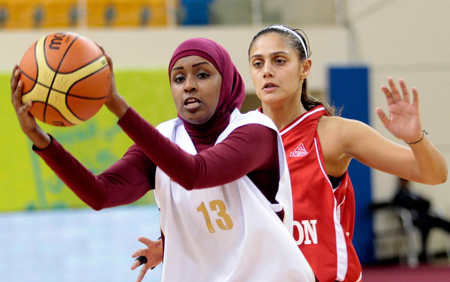 A Libanon-Katar döntő 2011-ben Dohában az Arab Játékokon, amelyen a fejkendő nélkül játszó libanoniak szerezték meg az aranyat. Ellentétes célok