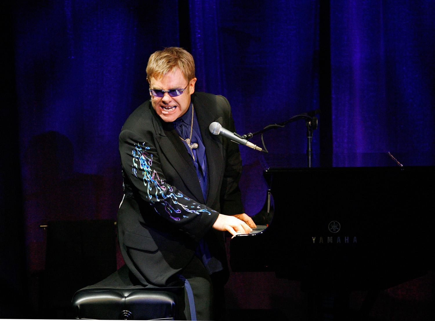 Elton Johnt, a brit rockzene lovaggá ütött óriását Amerikában fedezték fel igazán