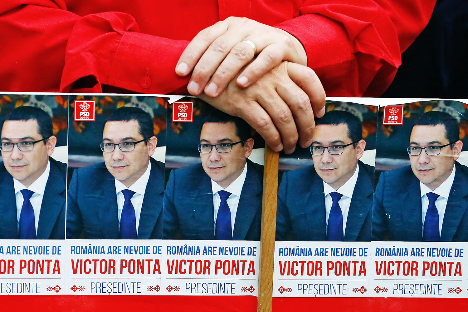Victor Ponta kormányfő saját kampányfotóival