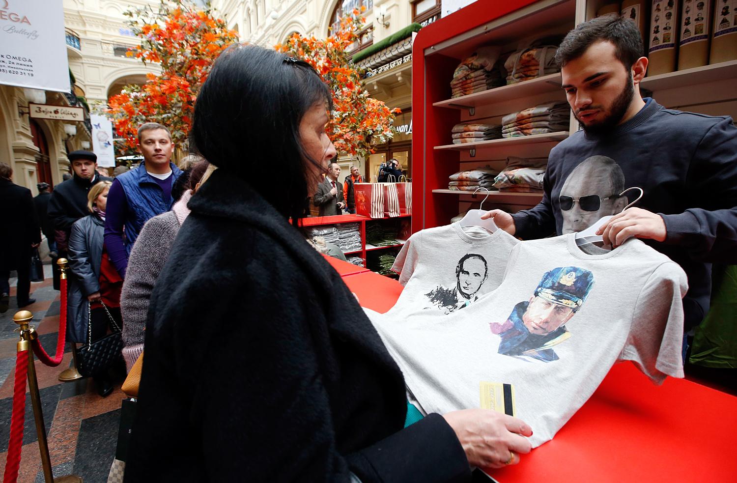 Kelendő a Putyint ábrázoló póló és pulóver is Moszkvában