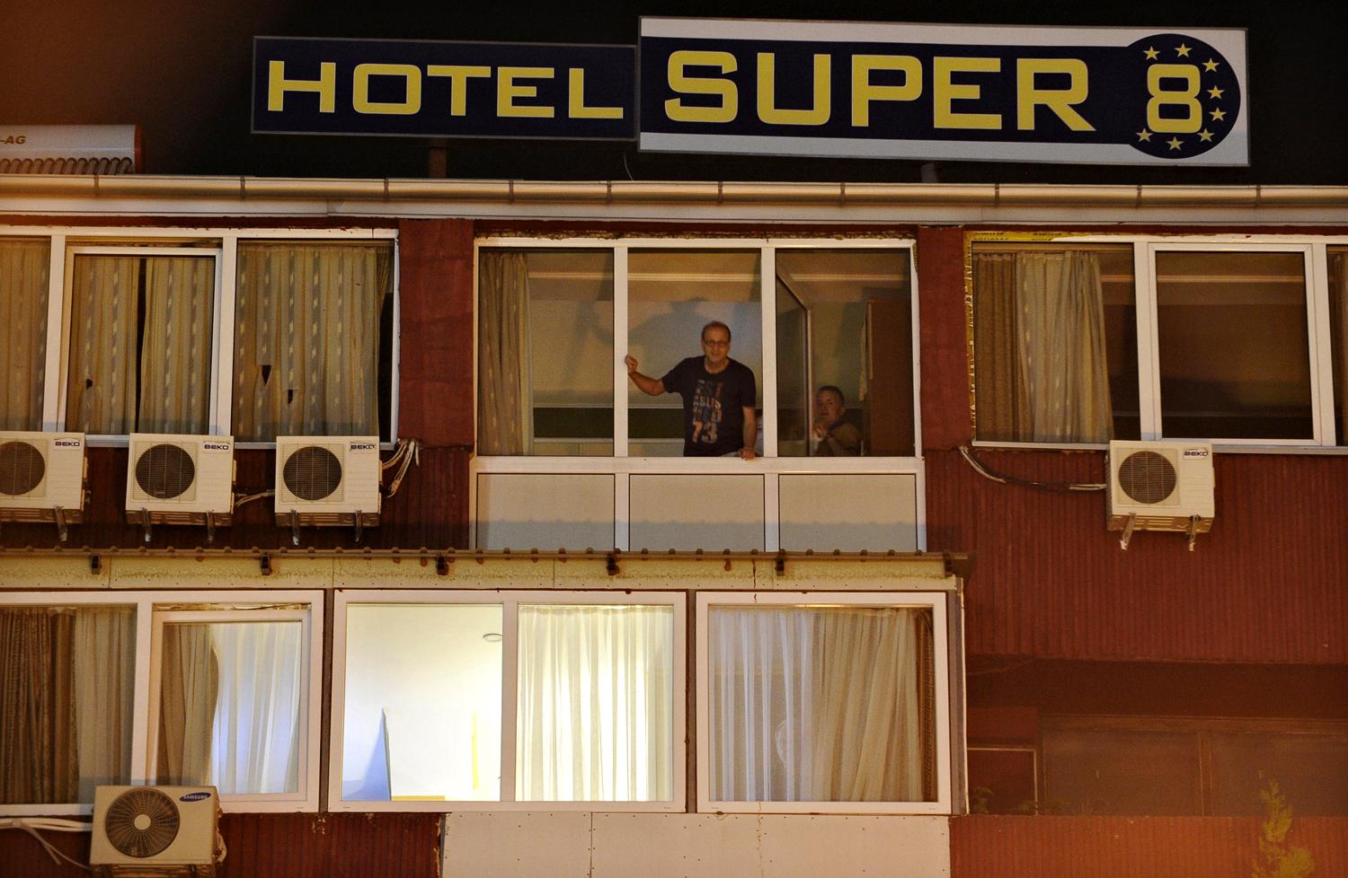 Vesztegzár a Super 8 hotelben