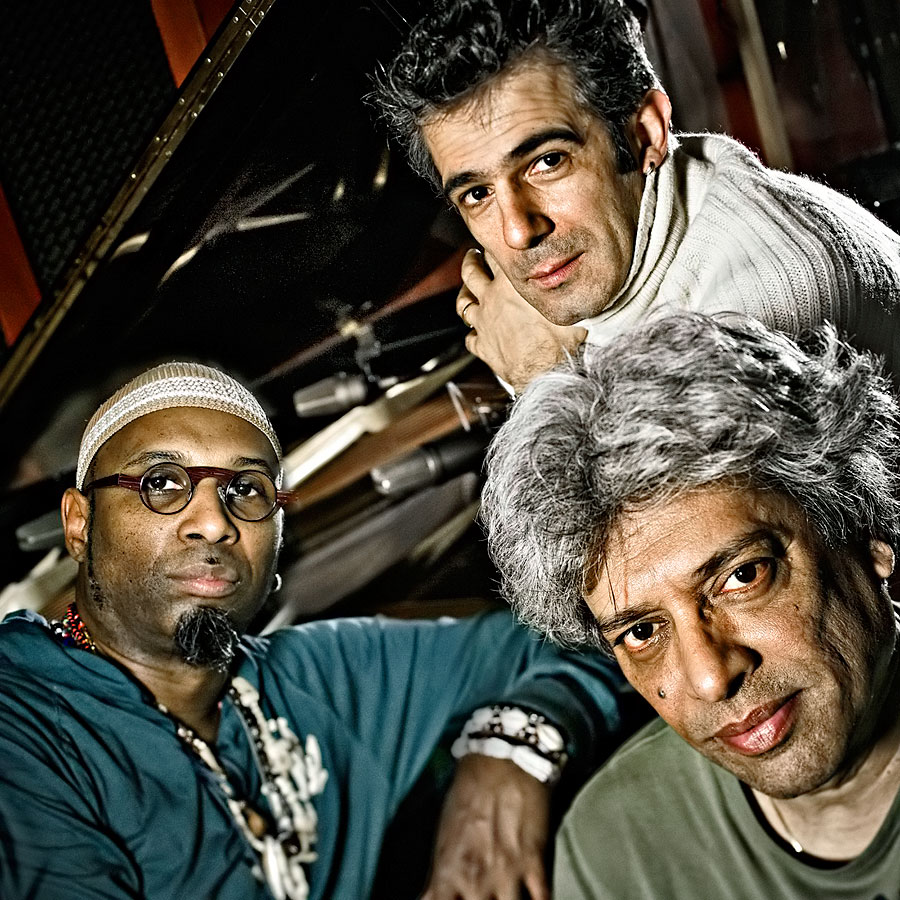 Az Omar Sosa, Paolo Fresu és Trilok Gurtu alkotta trió