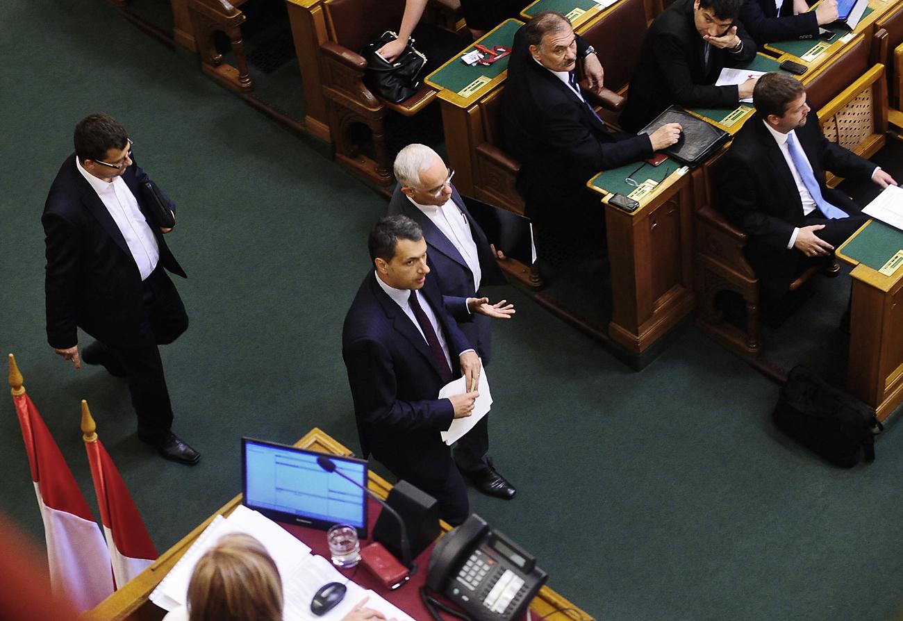 Lázár János Miniszterelnökséget vezető miniszter. Az első lépés