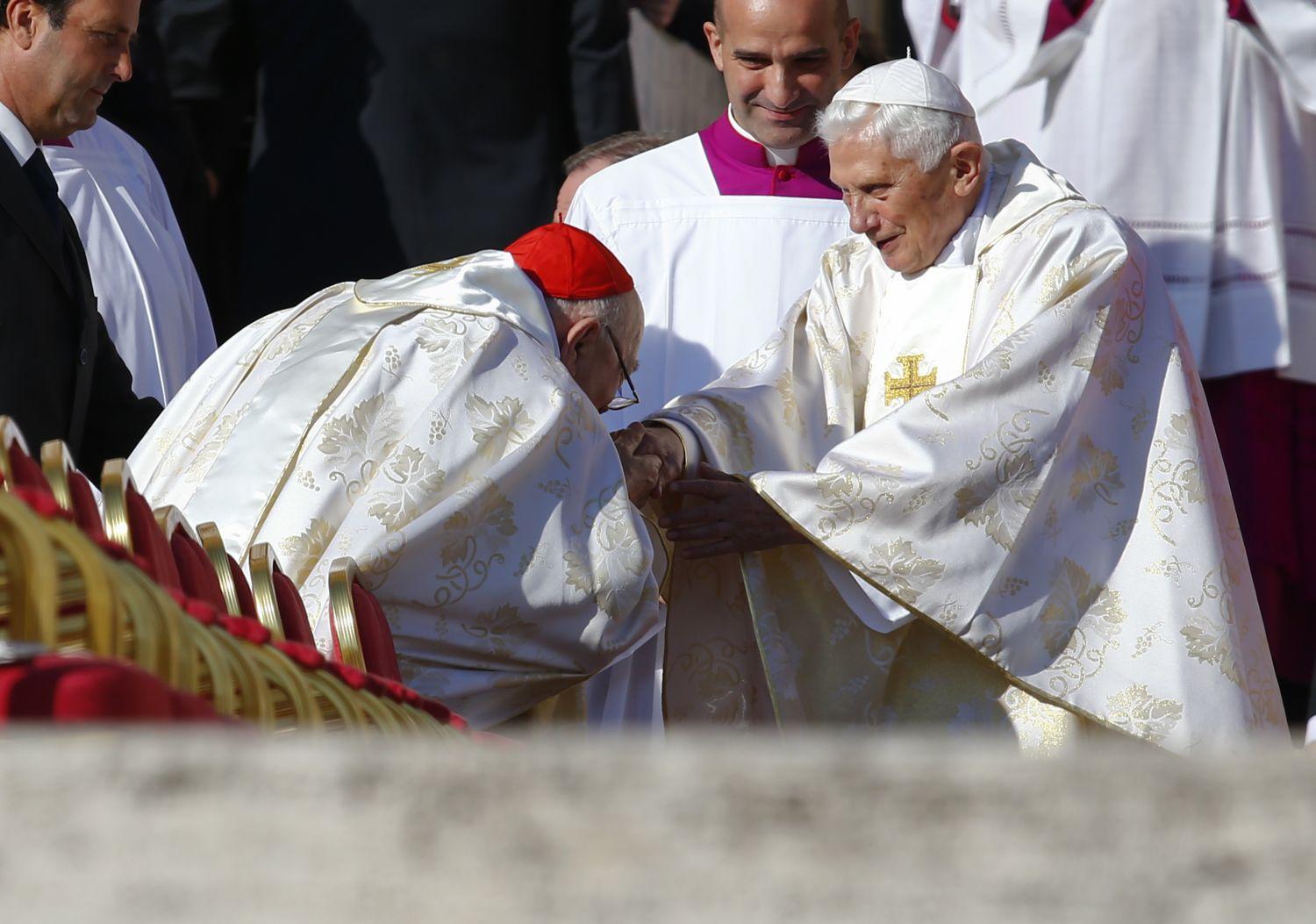 A visszavonult pápa, XVI. Benedek vasárnap. Eltérő hangsúlyok