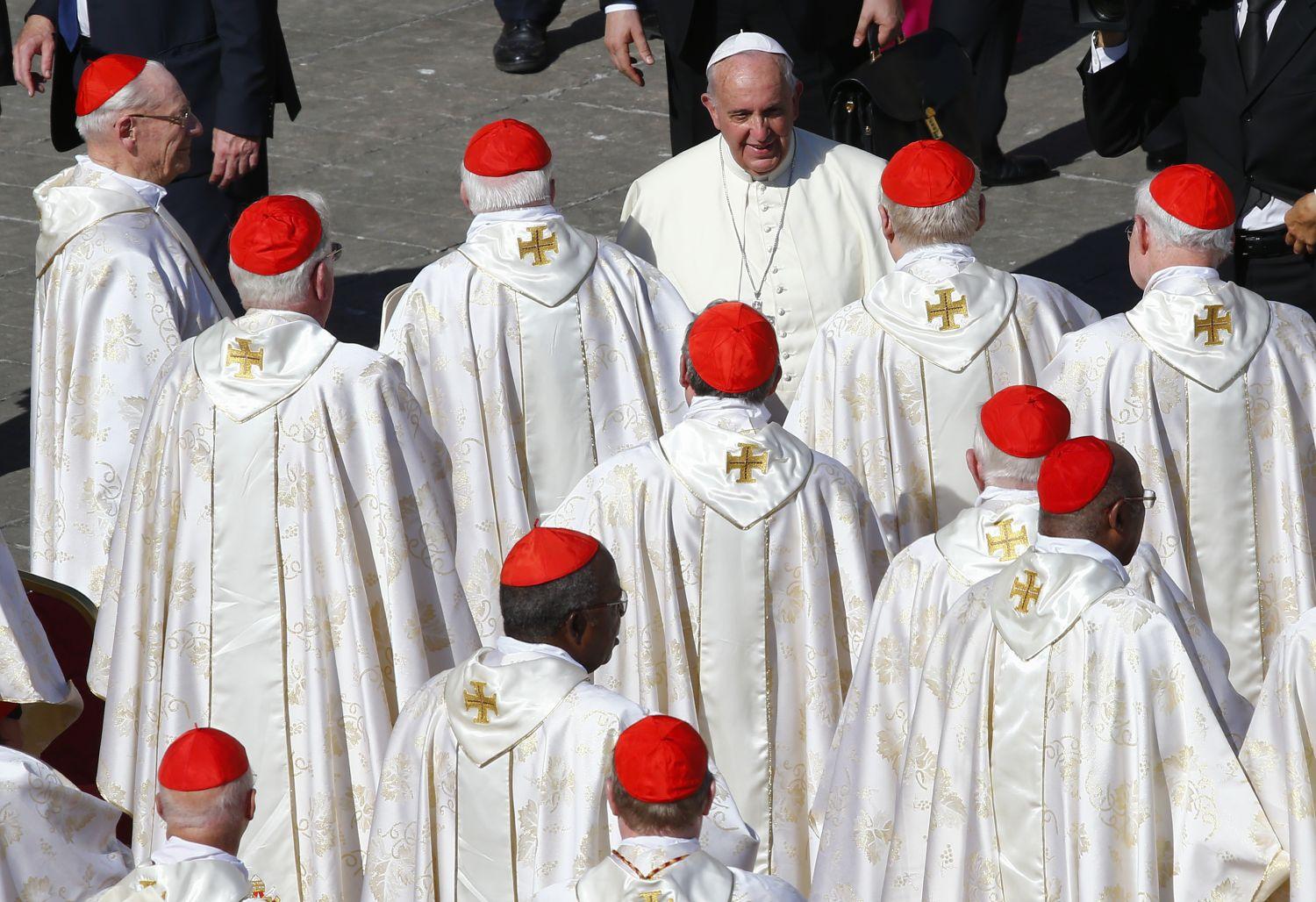 A pápa és a bíborosok VI. Pál boldoggá avatása után