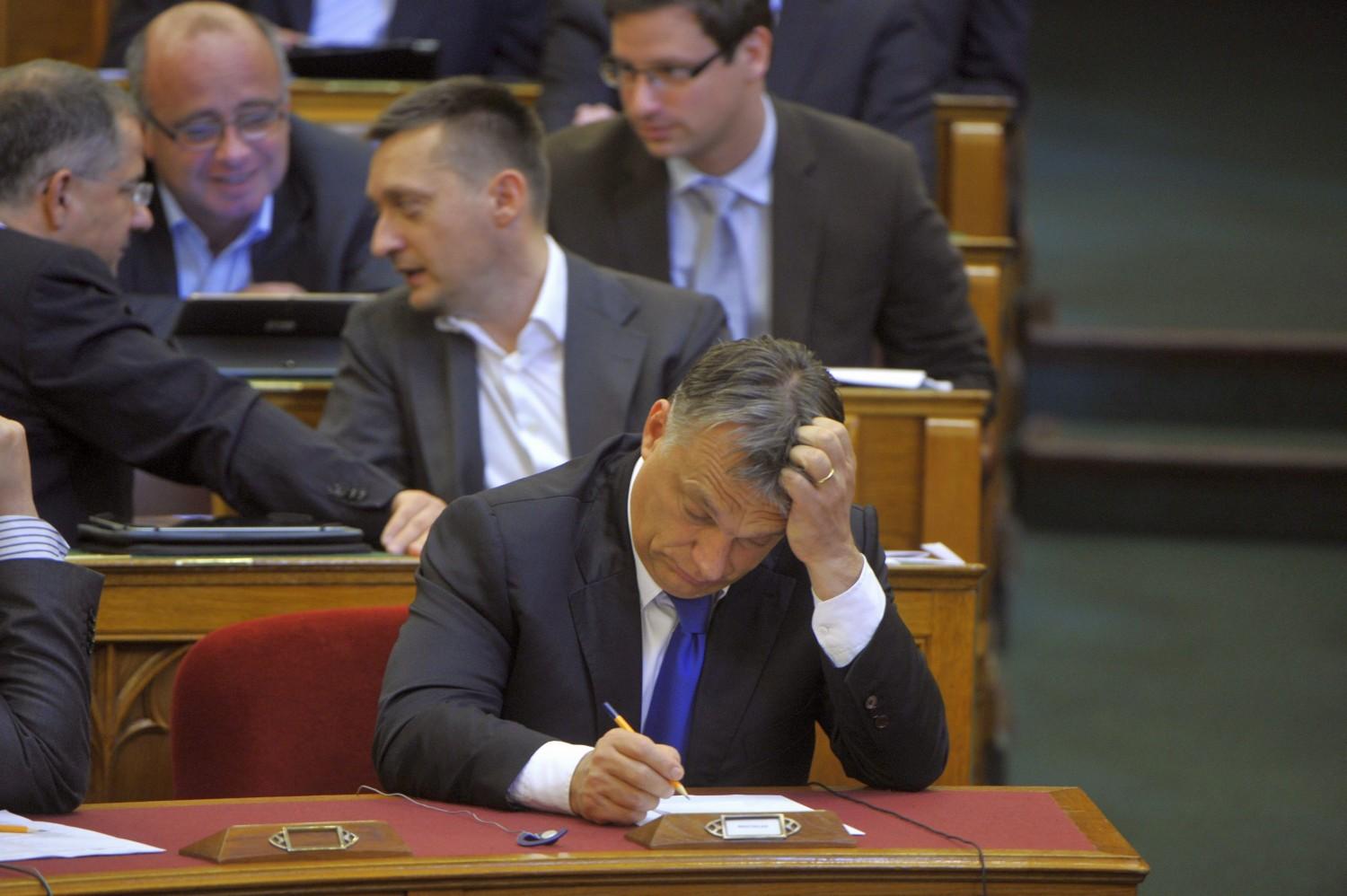 Komoly fejfájást okoz Orbánnak az ügy